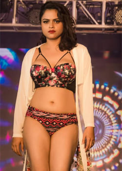 Bangalore Escort near The Leela Palace