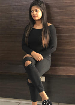 This hot paty babe is an young college Bangalore escort girl and loves to party hard